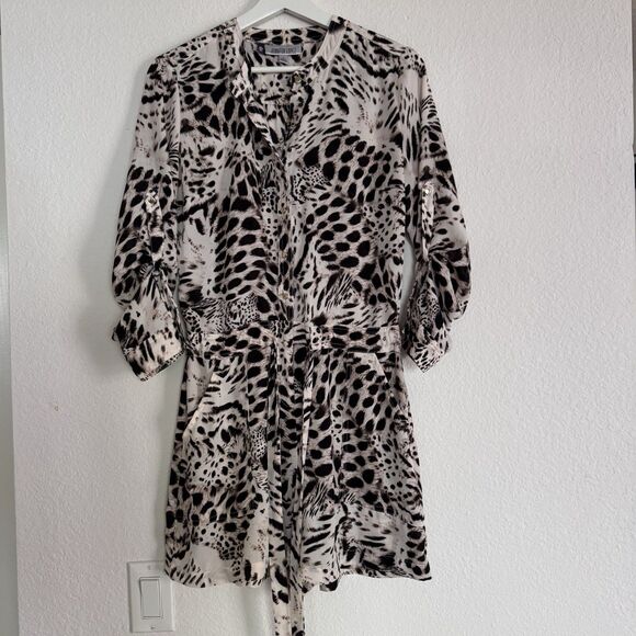 JLO Pants - Jennifer Lopez Size 6 Romper Animal Print Long Or 3/4 Sleeve Buttons Mob Wife